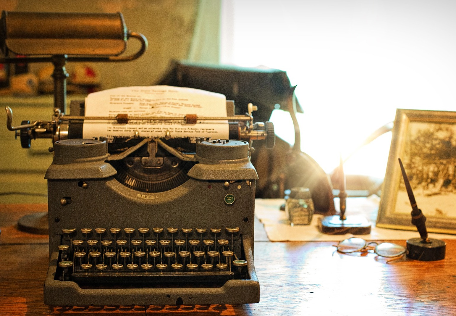 typewriter-2095754_1920